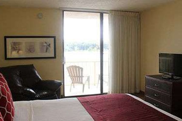 PARAMOUNT PLAZA HOTEL AND SUITES (Gainesville)